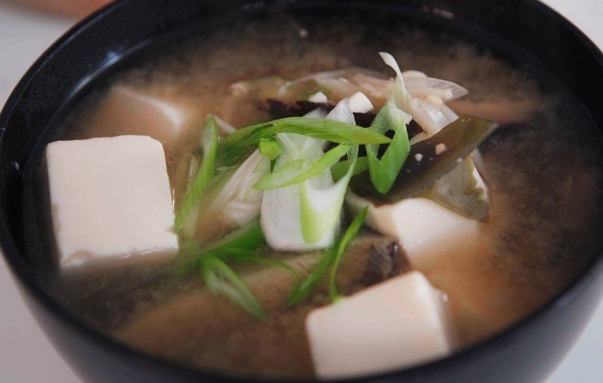 
          
            White Miso Soup with Wakame and Tofu ( Shiro Miso Shiru ) - Clearspring
          
        